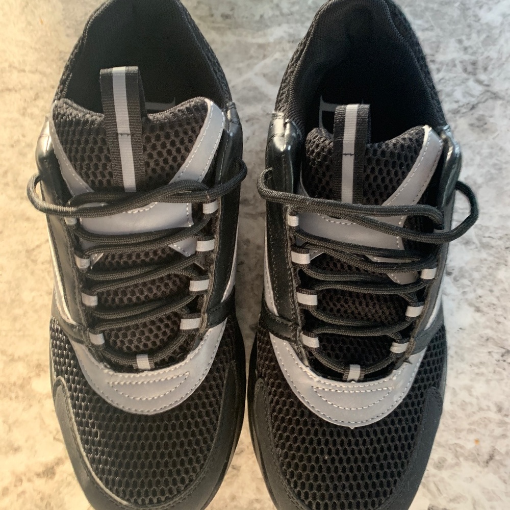 Dior B22